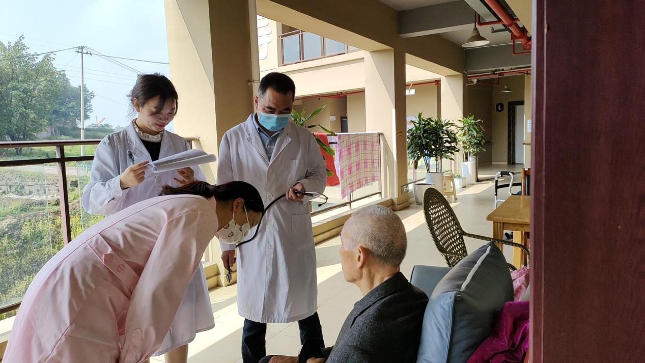 为什么越来越多的老人愿意去养老院养老？？？？？